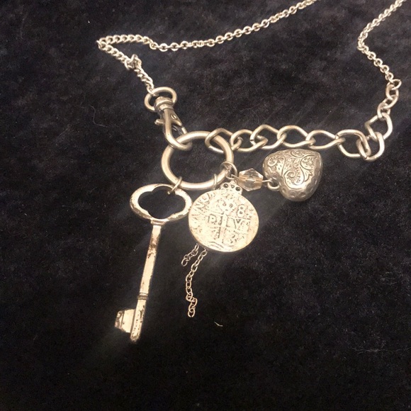 Long statement necklace with key, heart & coin - Picture 5 of 5